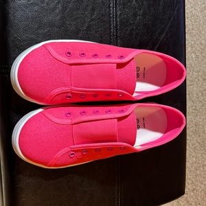 Schultz sneakers size 7 M pink neon
